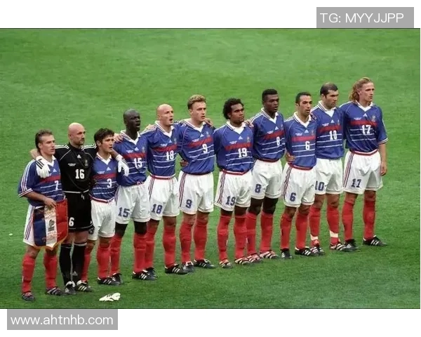 怀念法国足球传奇人物的辉煌生涯与永恒影响