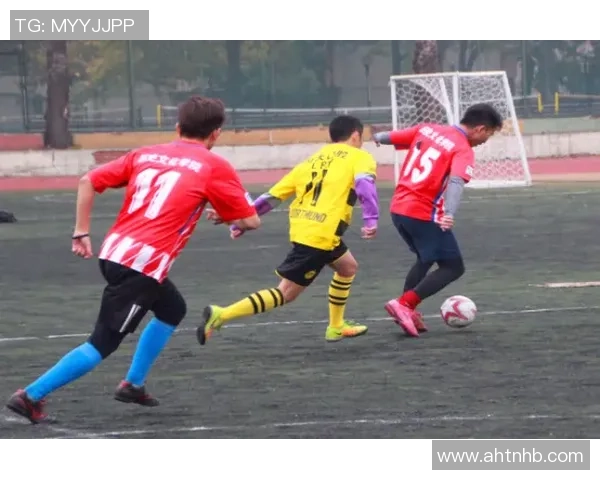 足球明星的瞬间魅力速写展现与球场激情交织的艺术之旅